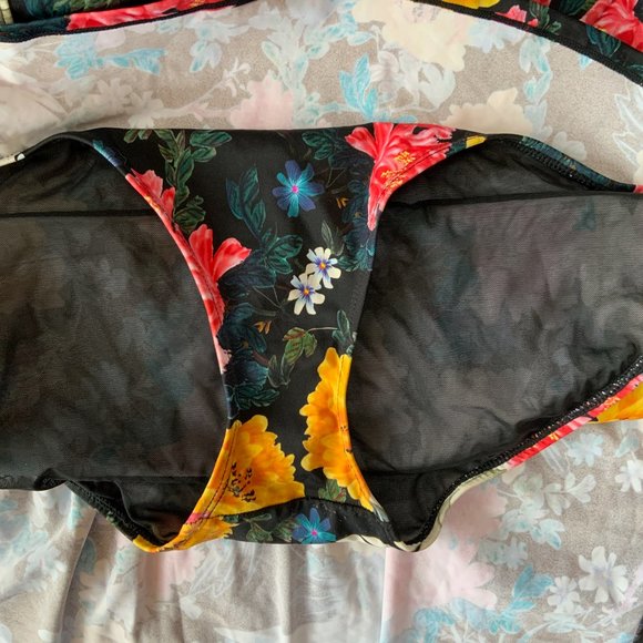 Torrid wings & floral peplum vixen collection swimsuit \ plus size 2x - Picture 7 of 10